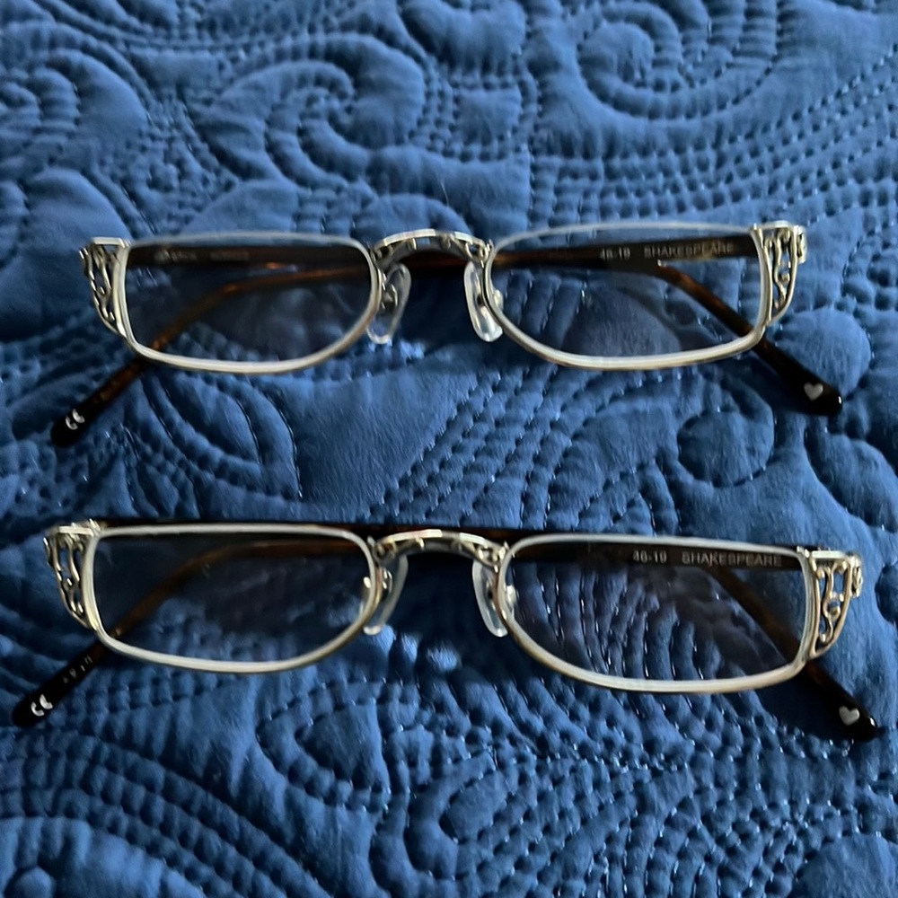Beautiful and barely used Brighton Readers Shakespeare style 2.0 magnification